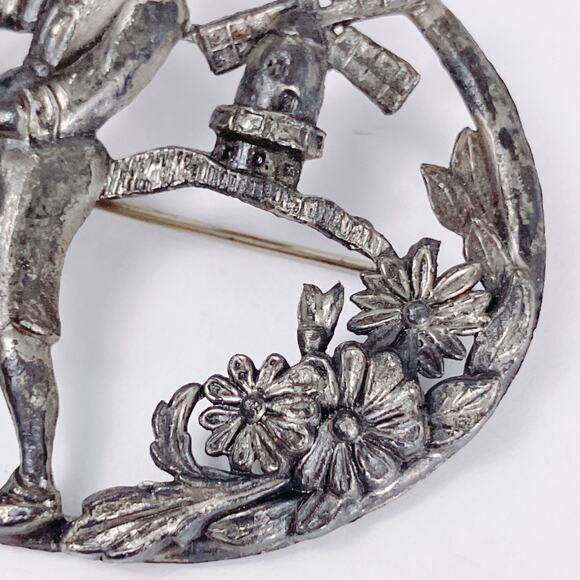 Vintage 1930s Brooch Dutch Folk Couple Windmill Scene C Clasp Pot Metal Pin - Picture 7 of 11